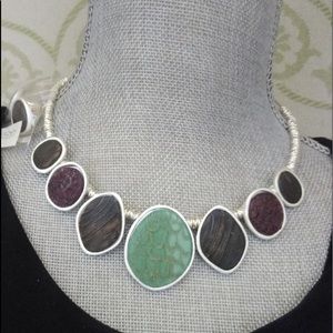 NWT Chicos color stone w/earrings necklace set
